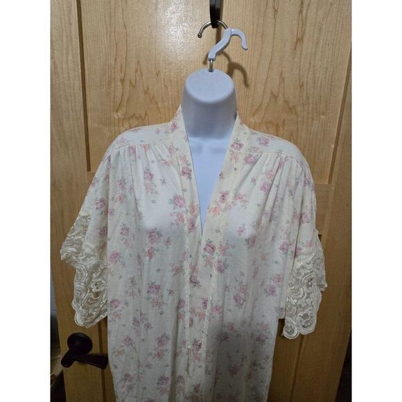 Vintage Floral Kimono Robe With Lace Sleeves Lucie Ann II  Made in USA No belt - Picture 3 of 7